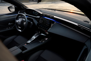 L'intérieur de la nouvelle Peugeot 308 SW se veut futuriste et technologique avec une pléthore d'aides à la conduite.